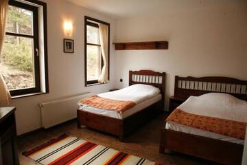 Фото номера Двухместный номер с 2 отдельными кроватями Отель Family Hotel Arkan Han г. Триград 3
